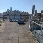 Half An Hour To The Heart Of London